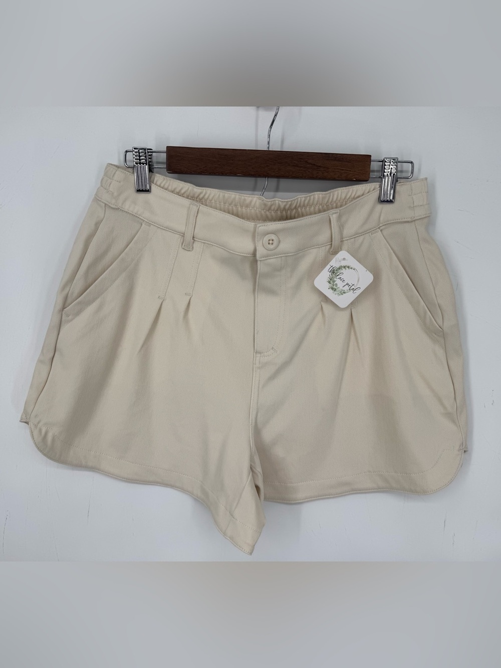 Rae Mode High-Waist Pleated Cream Stretchy Large Shorts Quiet Luxury Coastal NWT